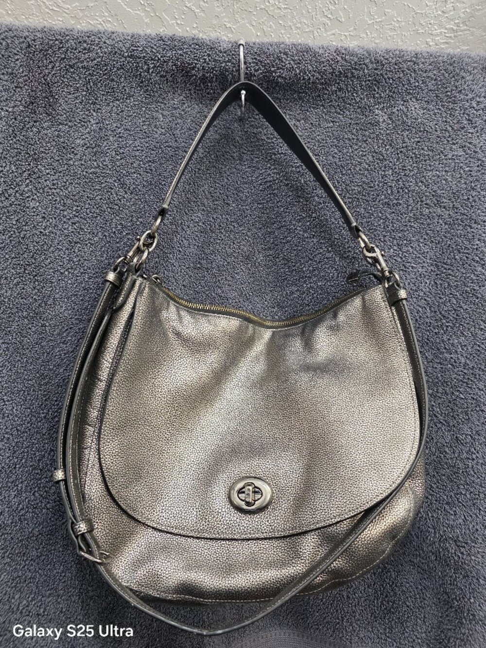 COACH TURNLOCK HOBO PEBBLED LEATHER